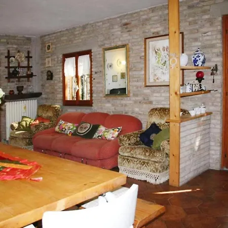Fiorenzuola Acacie, Montemaggiore Holiday home *